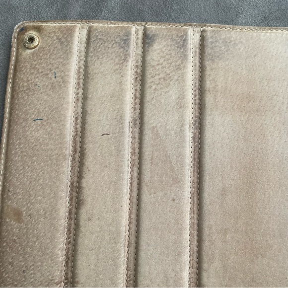 Tory Burch leather ipad case (fits 2,3 and 4) - Picture 3 of 11